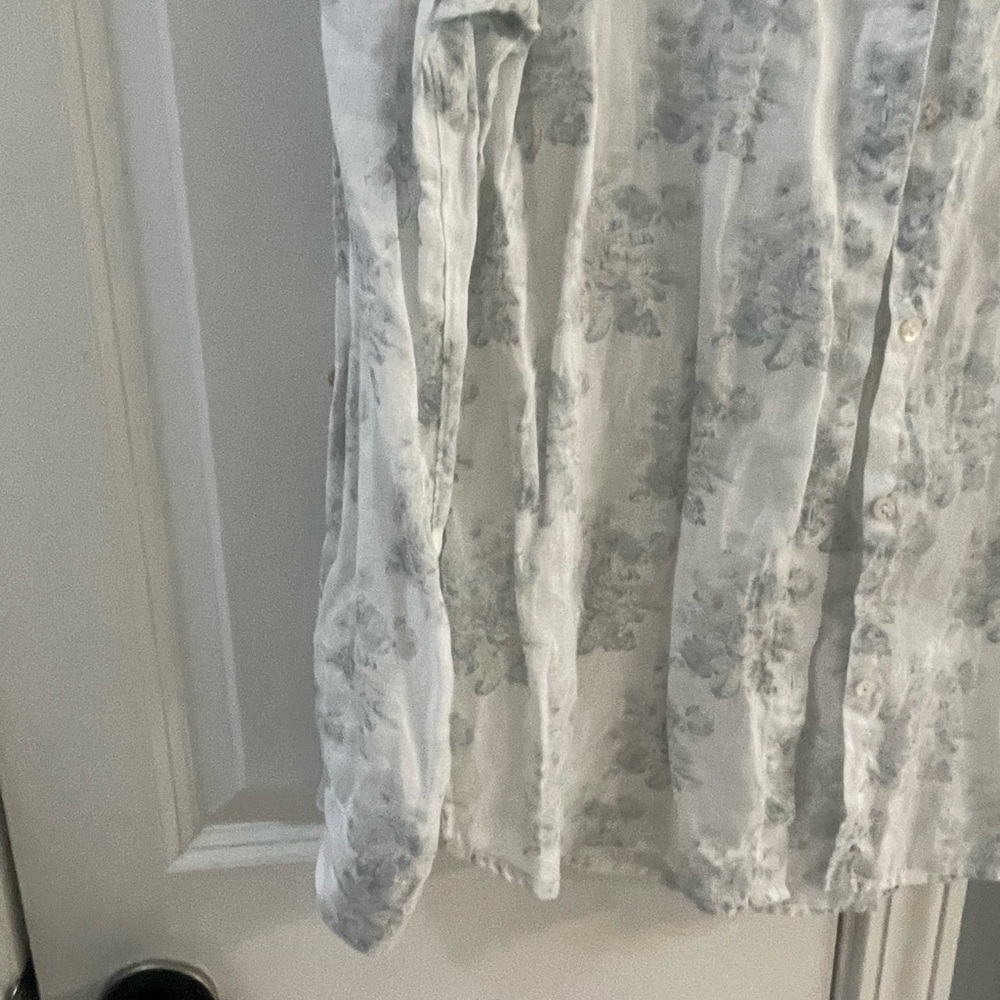 Shabby chic linen button down - Picture 4 of 5